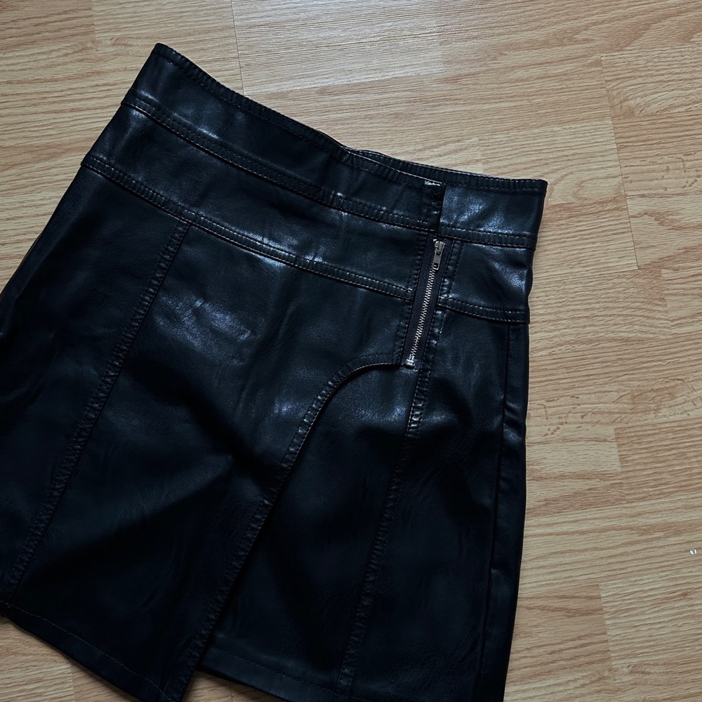 FRENCH KISS TRIFOLD LEATHER ZIP SKIRT